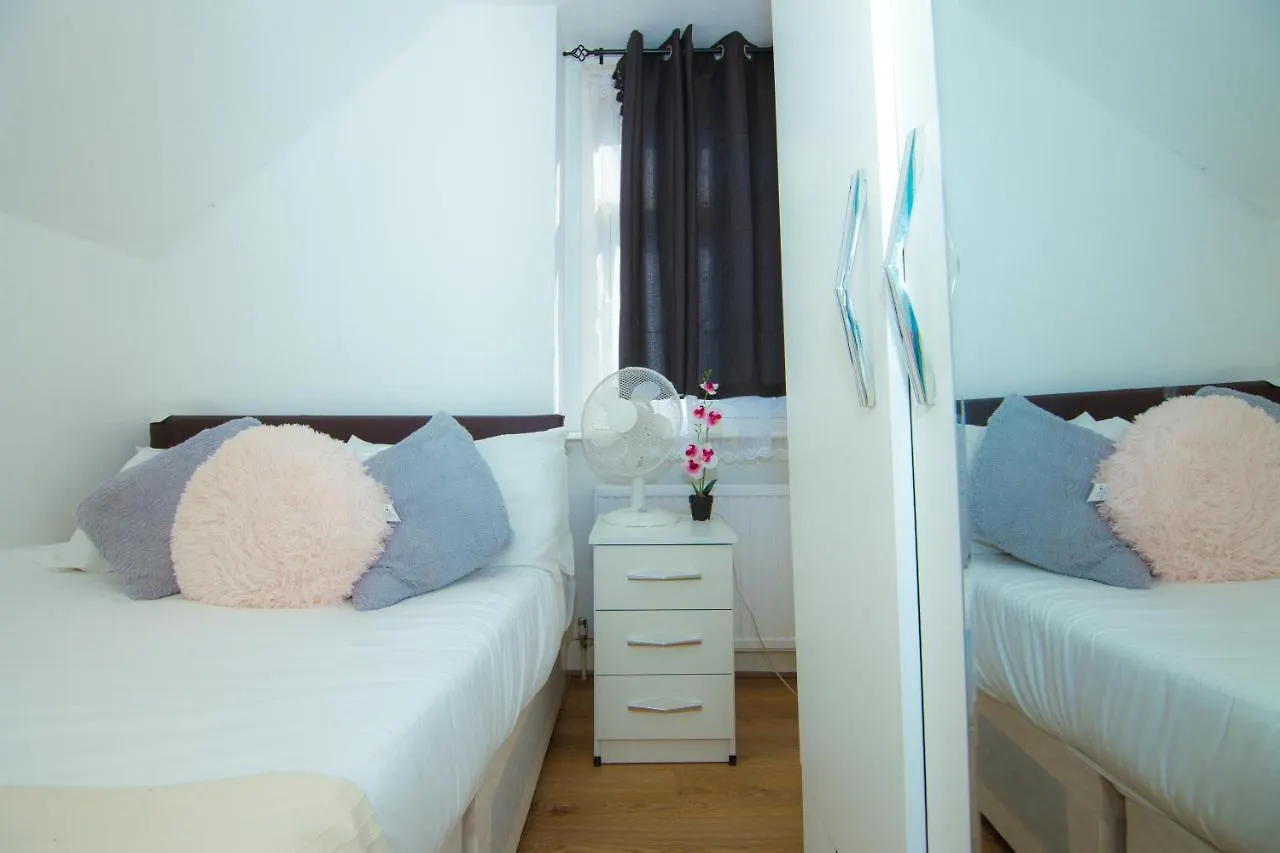 Victorian Woods Bnb Ilford Bed & Breakfast