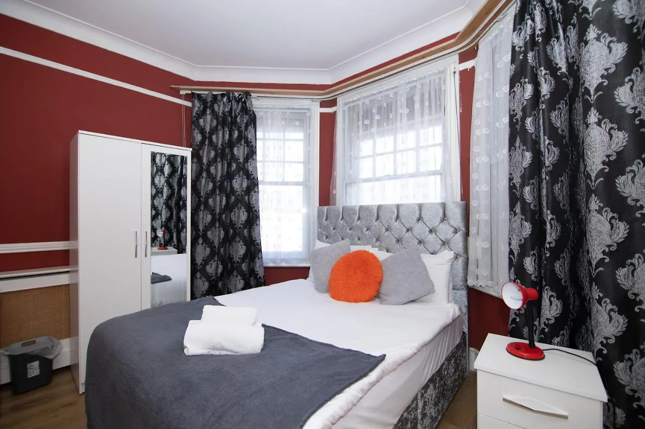Victorian Woods Bnb Ilford Bed & Breakfast