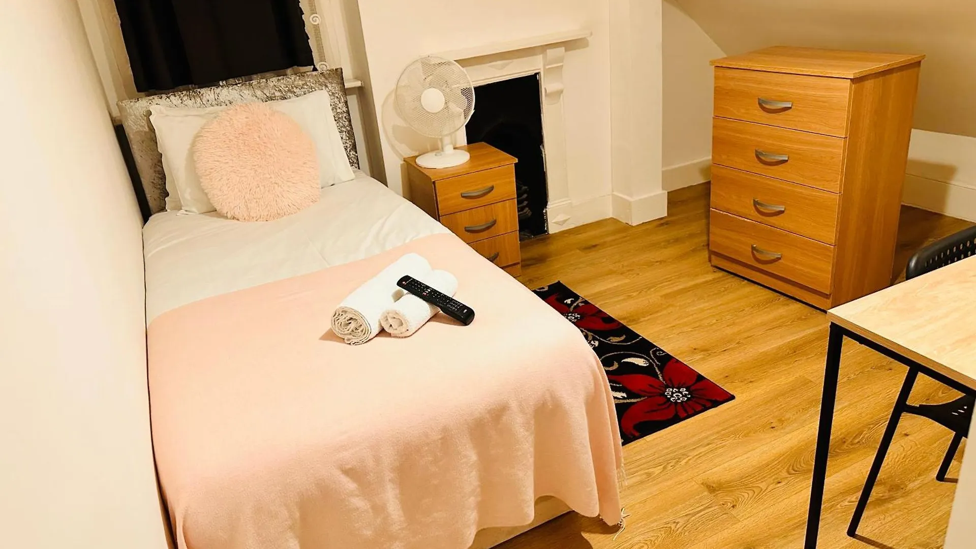 Victorian Woods Bnb Ilford Bed & Breakfast